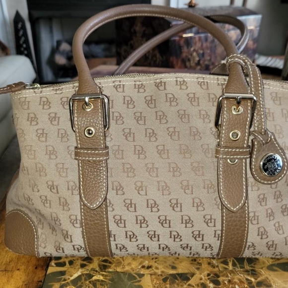 Dooney and Bourke shoulder bag - Picture 4 of 11